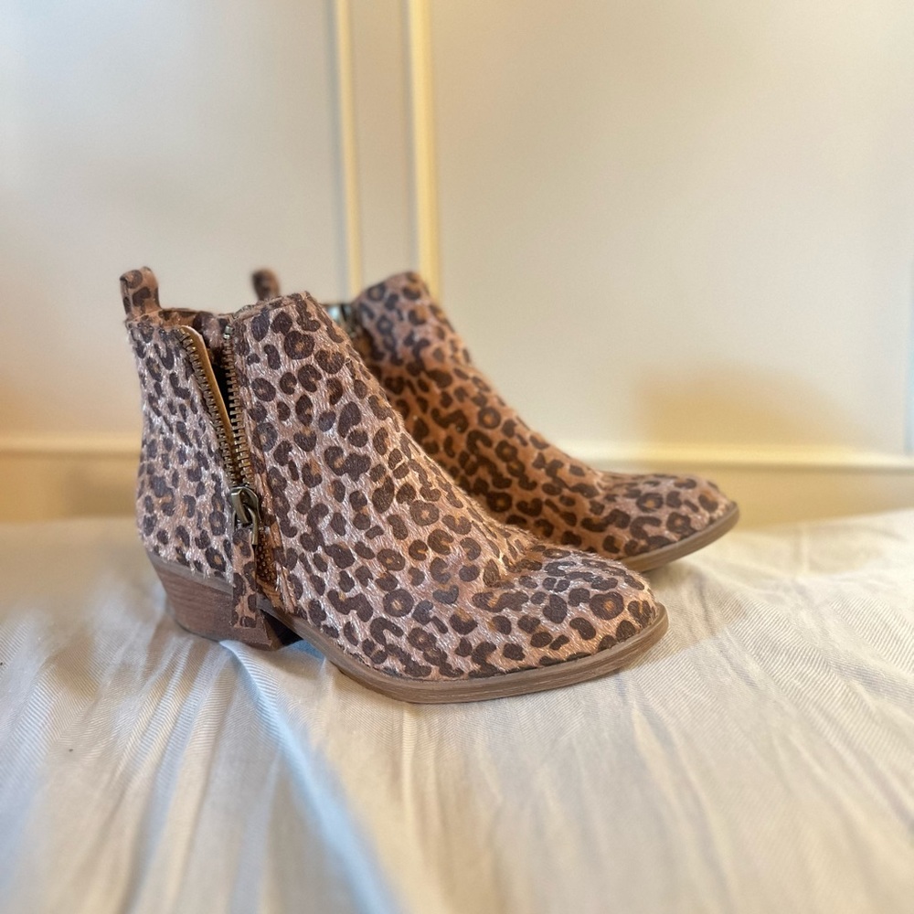 cheetah animal print zip up booties, size 10, worn twice